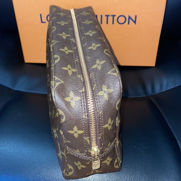 ❌Sold❌Authentic LV Vintage Monogram Toiletry Trousse 28💥 - Picture 7 of 17